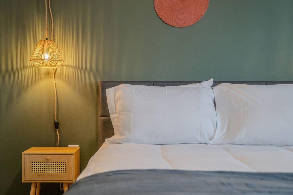 Complete Apartment ,10 Min To Parks Pets Allowed, Resort-Style Amenities オーランド エクステリア 写真