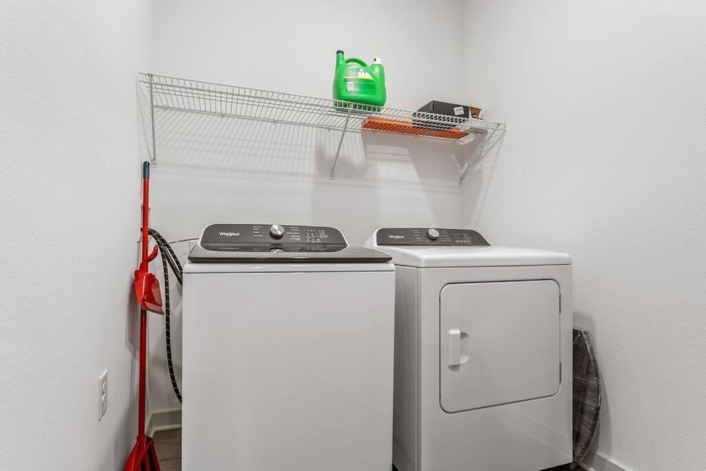 Complete Apartment ,10 Min To Parks Pets Allowed, Resort-Style Amenities オーランド エクステリア 写真