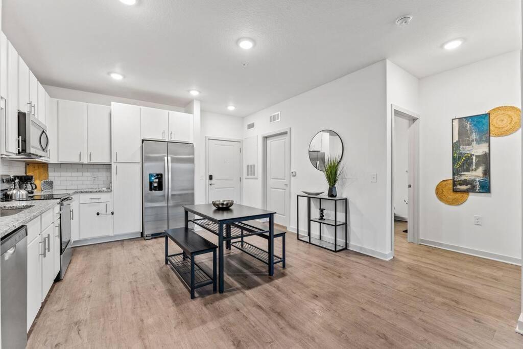 Complete Apartment ,10 Min To Parks Pets Allowed, Resort-Style Amenities オーランド エクステリア 写真