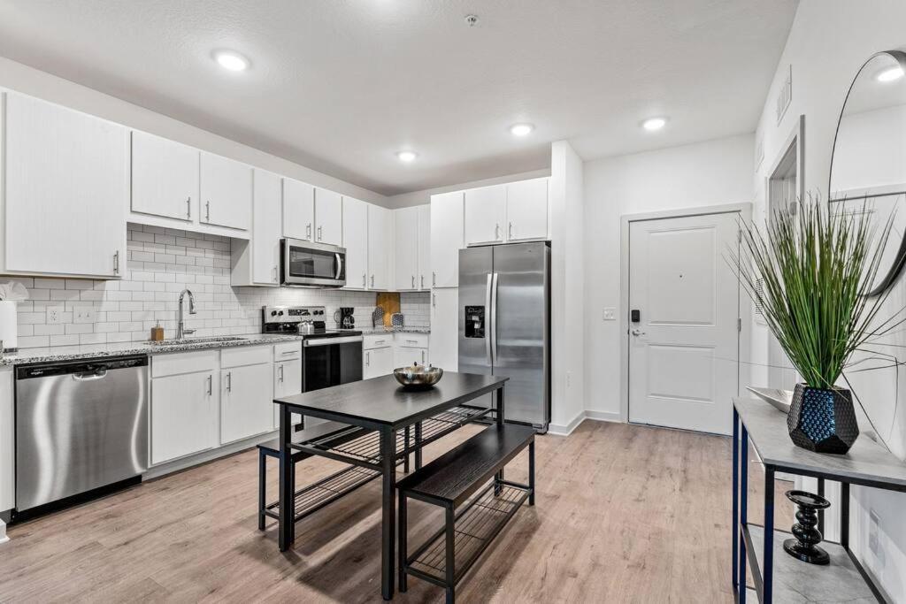 Complete Apartment ,10 Min To Parks Pets Allowed, Resort-Style Amenities オーランド エクステリア 写真